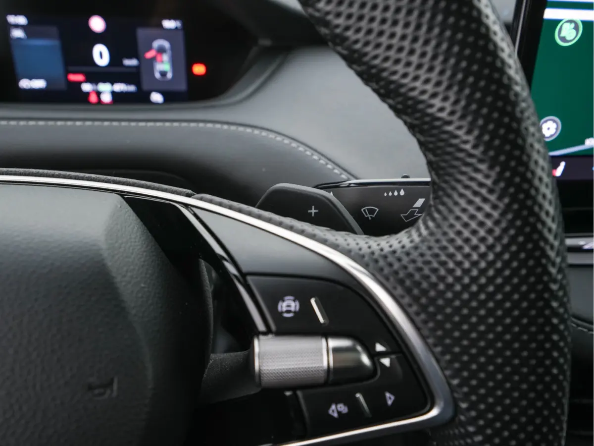 85 Sportline [ 3-Fase-11kW] {SoH-95%} (INCL-BTW) Aut. *PANO |  LEATHER-ALCANTARA | FULL-LED | BLINDSPOT | HEATED-SPORTSEATS | CAMERA | KEYLESS | PRIVACY-GLASS | ADAPTIVE-CRUISE | SHIFTPADDLE
