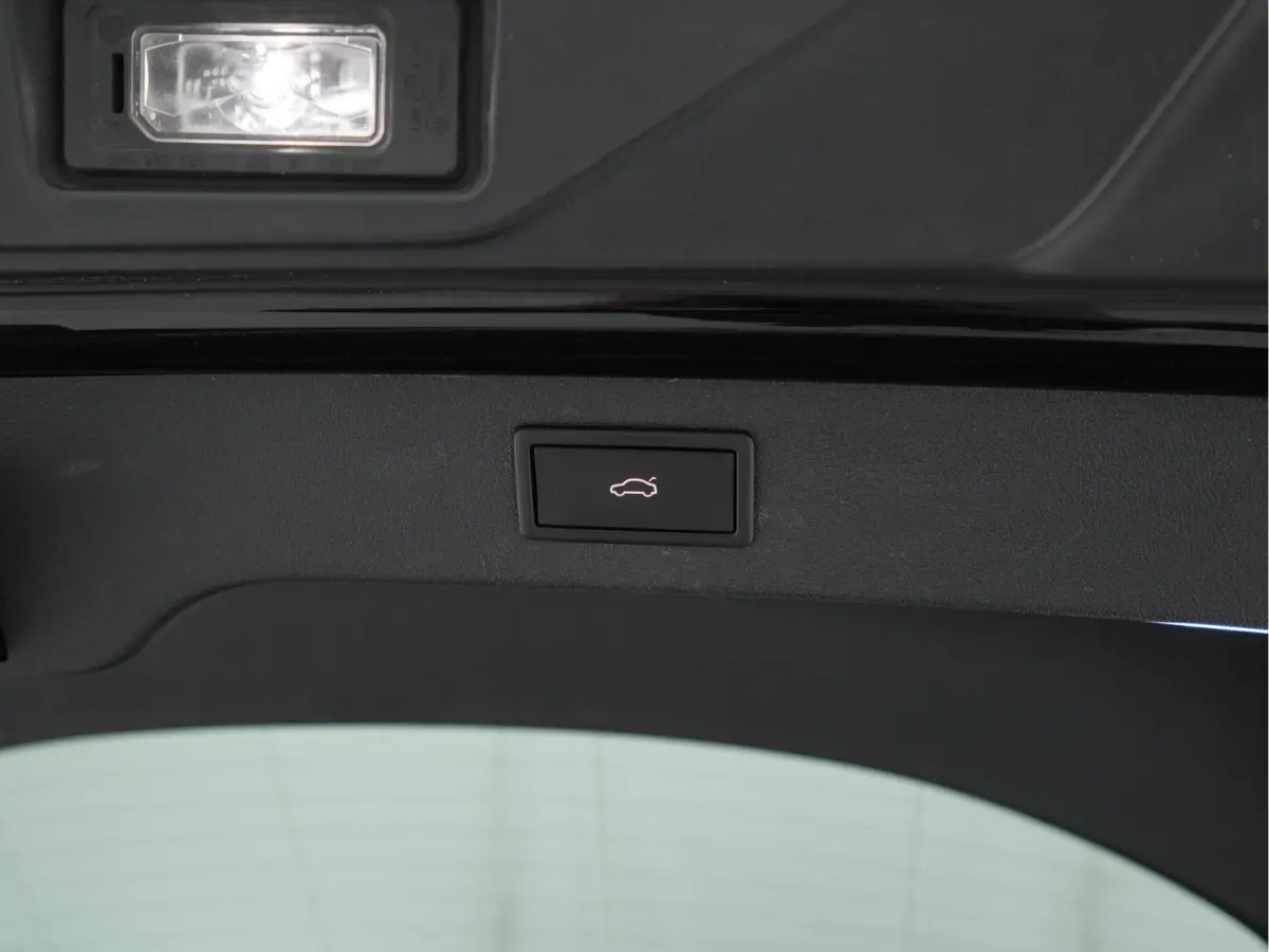 85 Sportline [ 3-Fase-11kW] {SoH-95%} (INCL-BTW) Aut. *PANO |  LEATHER-ALCANTARA | FULL-LED | BLINDSPOT | HEATED-SPORTSEATS | CAMERA | KEYLESS | PRIVACY-GLASS | ADAPTIVE-CRUISE | SHIFTPADDLE