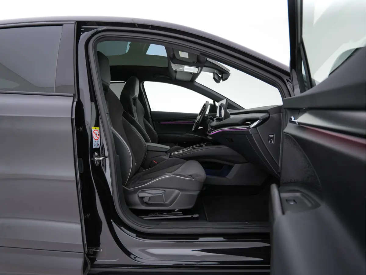 85 Sportline [ 3-Fase-11kW] {SoH-95%} (INCL-BTW) Aut. *PANO |  LEATHER-ALCANTARA | FULL-LED | BLINDSPOT | HEATED-SPORTSEATS | CAMERA | KEYLESS | PRIVACY-GLASS | ADAPTIVE-CRUISE | SHIFTPADDLE