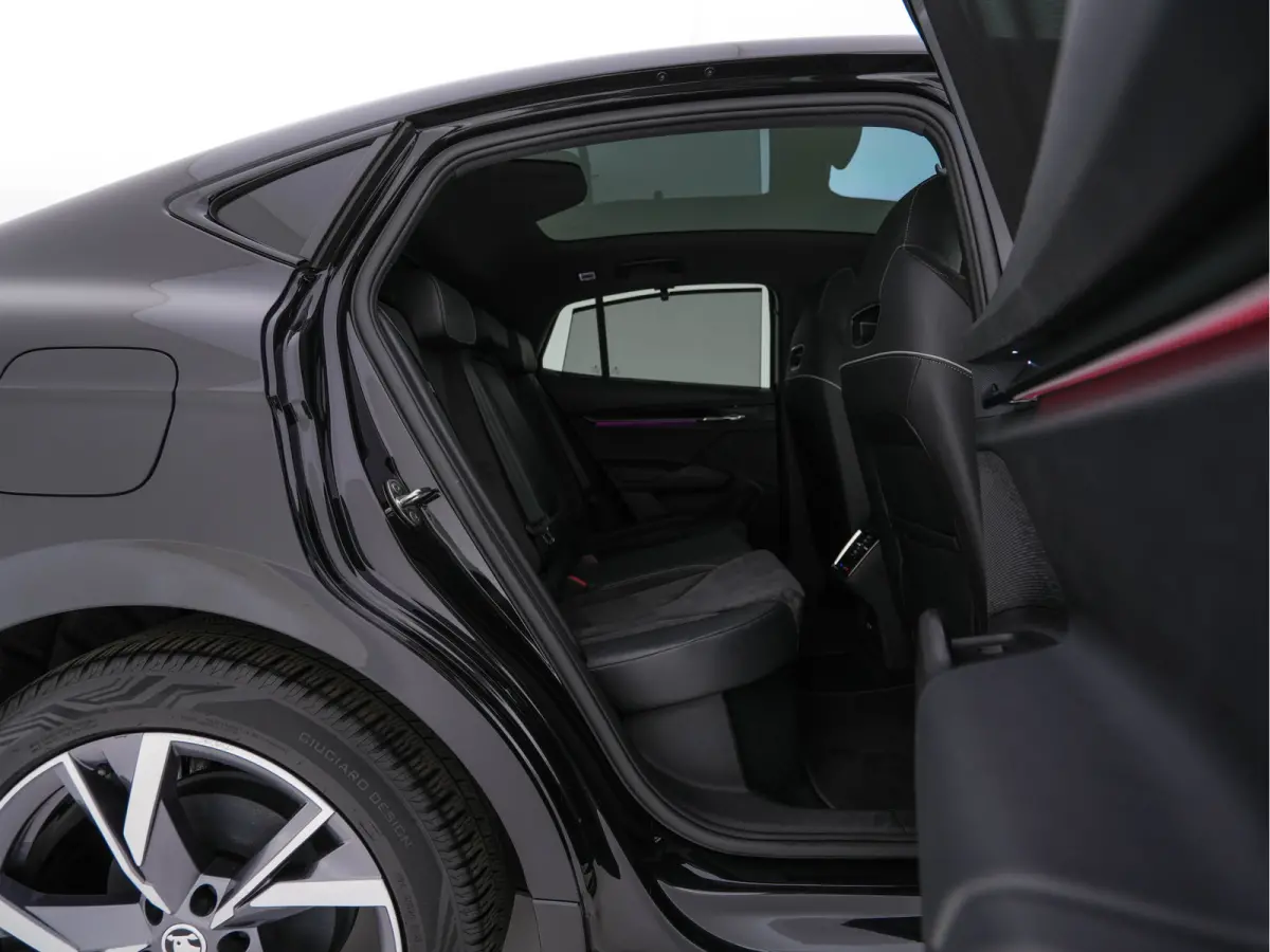 85 Sportline [ 3-Fase-11kW] {SoH-95%} (INCL-BTW) Aut. *PANO |  LEATHER-ALCANTARA | FULL-LED | BLINDSPOT | HEATED-SPORTSEATS | CAMERA | KEYLESS | PRIVACY-GLASS | ADAPTIVE-CRUISE | SHIFTPADDLE