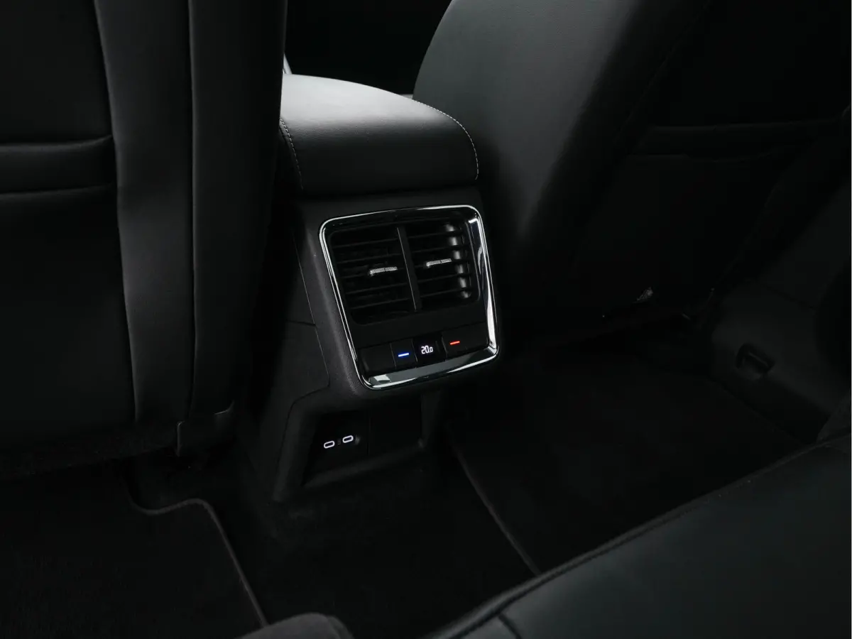 85 Sportline [ 3-Fase-11kW] {SoH-95%} (INCL-BTW) Aut. *PANO |  LEATHER-ALCANTARA | FULL-LED | BLINDSPOT | HEATED-SPORTSEATS | CAMERA | KEYLESS | PRIVACY-GLASS | ADAPTIVE-CRUISE | SHIFTPADDLE