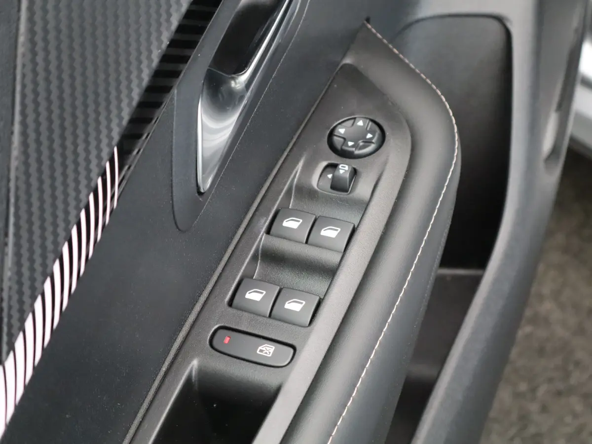 1.2 PureTech 100 Allure Cruise Control | Climate Control | Apple Carplay/Android Auto
