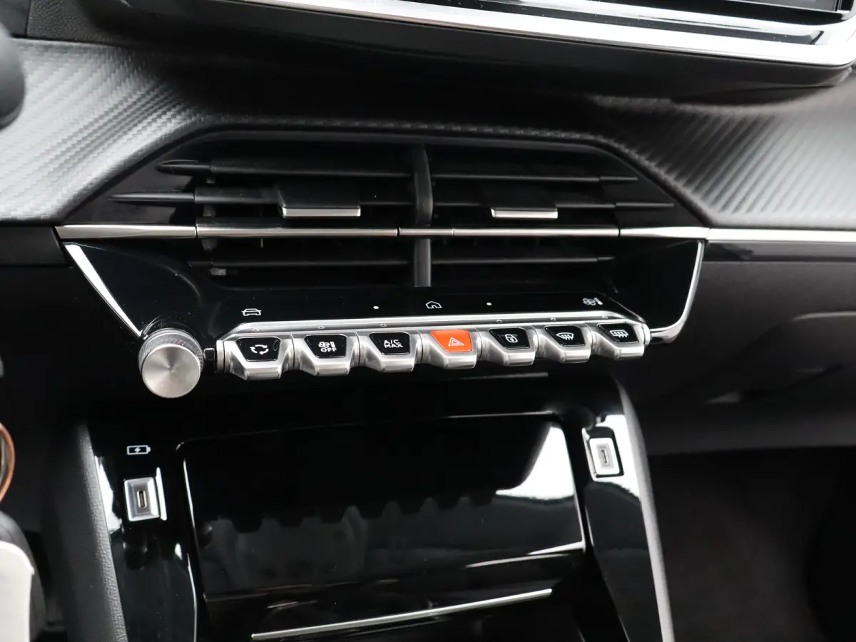1.2 PureTech 100 Allure Cruise Control | Climate Control | Apple Carplay/Android Auto