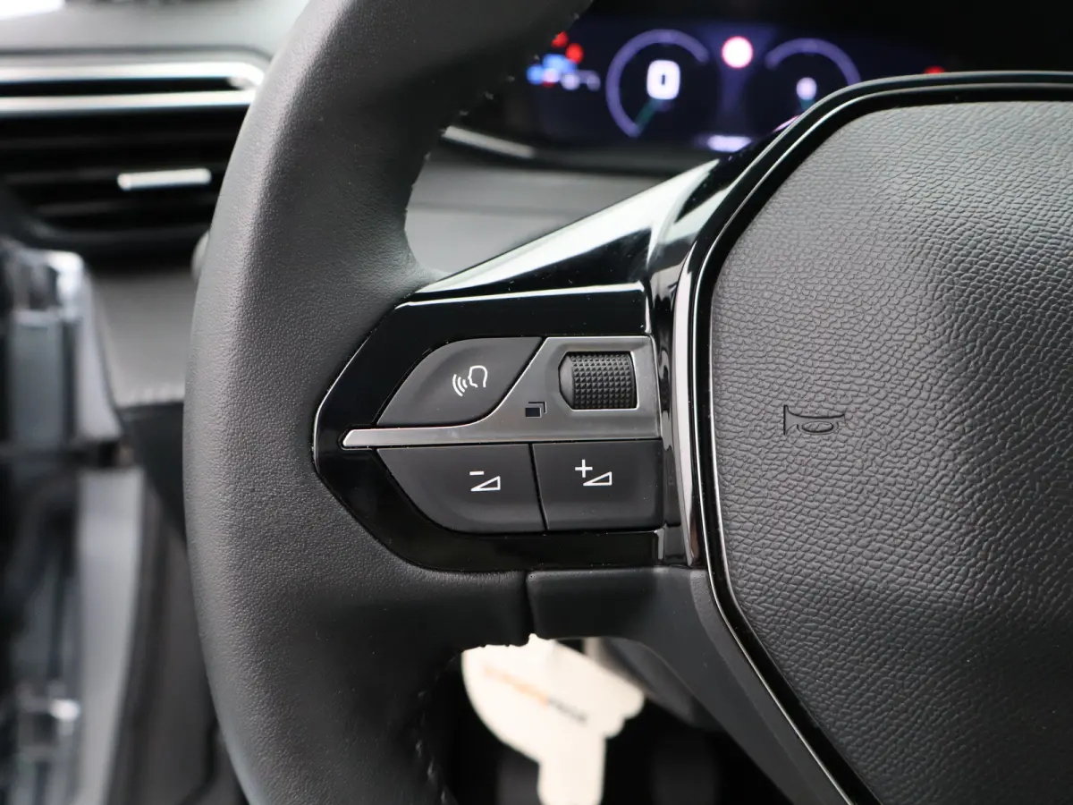 1.2 PureTech 100 Allure Cruise Control | Climate Control | Apple Carplay/Android Auto