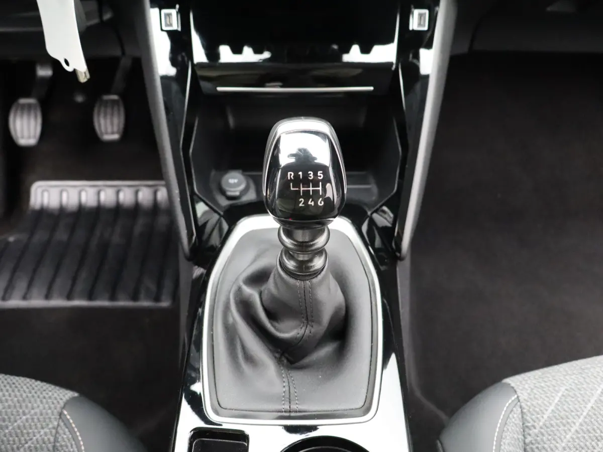 1.2 PureTech 100 Allure Cruise Control | Climate Control | Apple Carplay/Android Auto