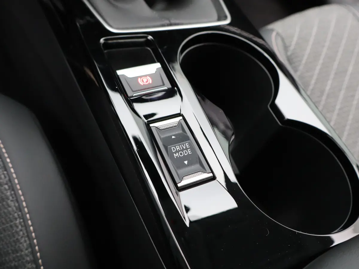 1.2 PureTech 100 Allure Cruise Control | Climate Control | Apple Carplay/Android Auto