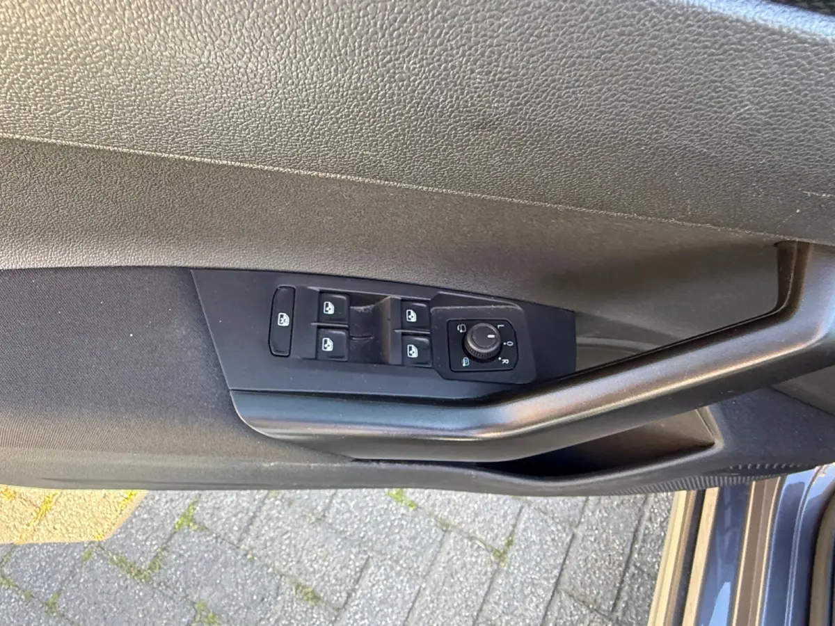 1.0 TSI Life Business, Stoelverwarming,Apple Carplay/Android,Navigatie,Cruise control