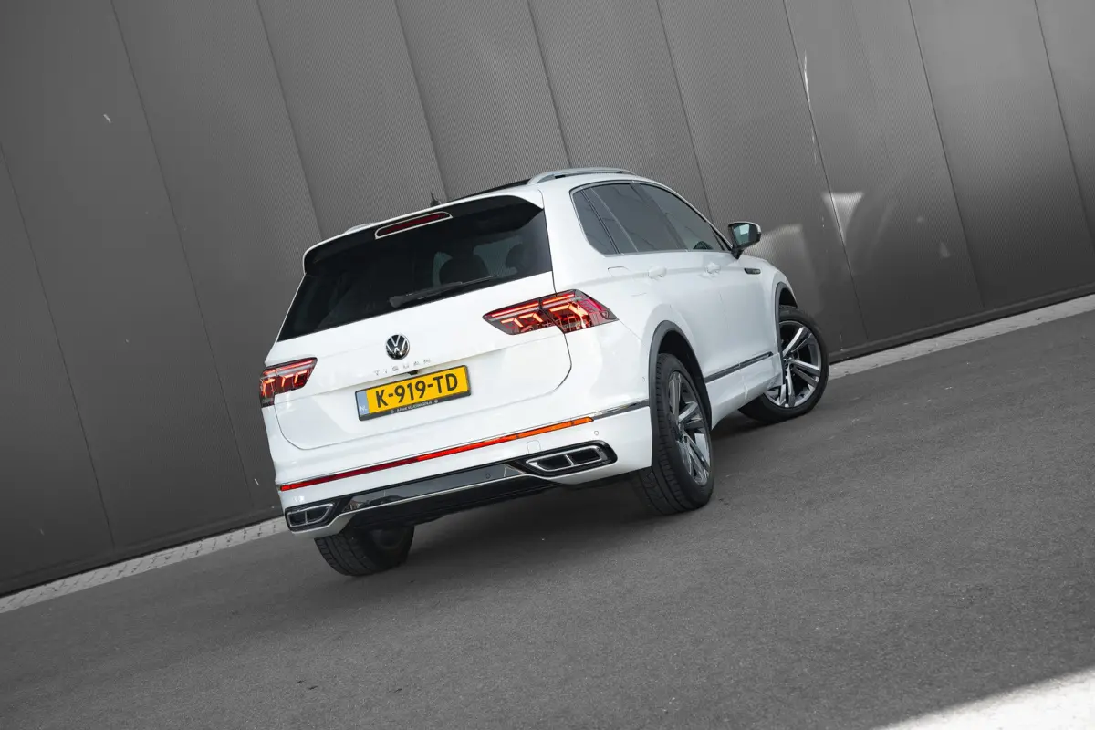 1.5 TSI 150pk 7-DSG R-Line Business+ | Panoramadak | 360 Camera | Head-Up | Dodehoeksensor | 19"