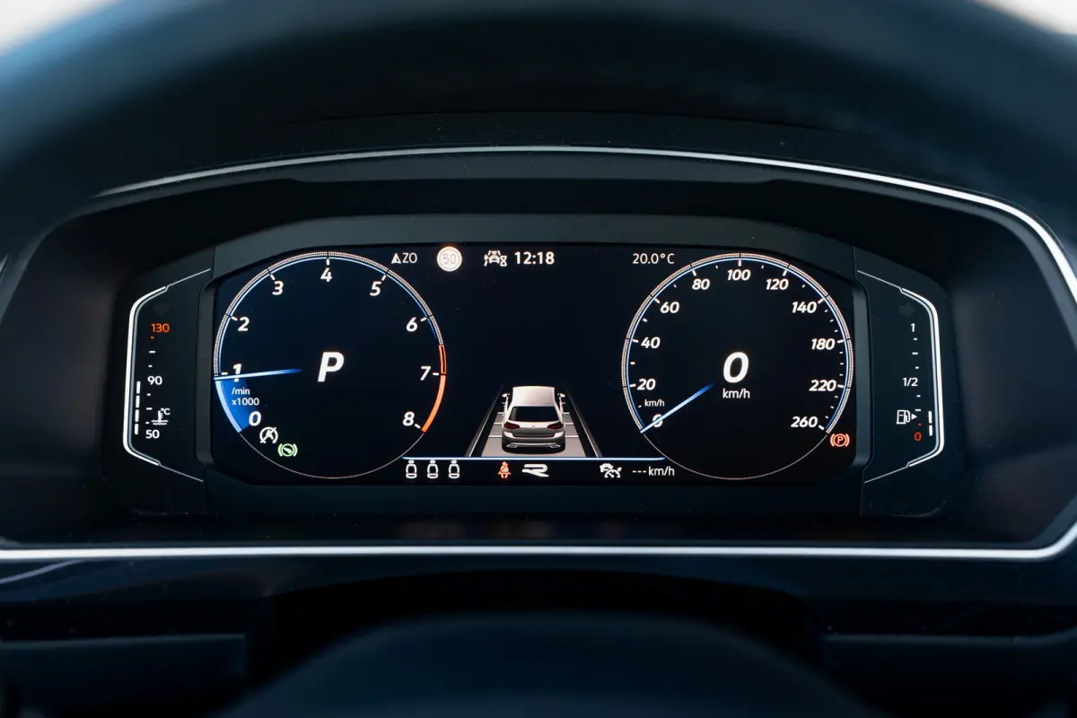 1.5 TSI 150pk 7-DSG R-Line Business+ | Panoramadak | 360 Camera | Head-Up | Dodehoeksensor | 19"