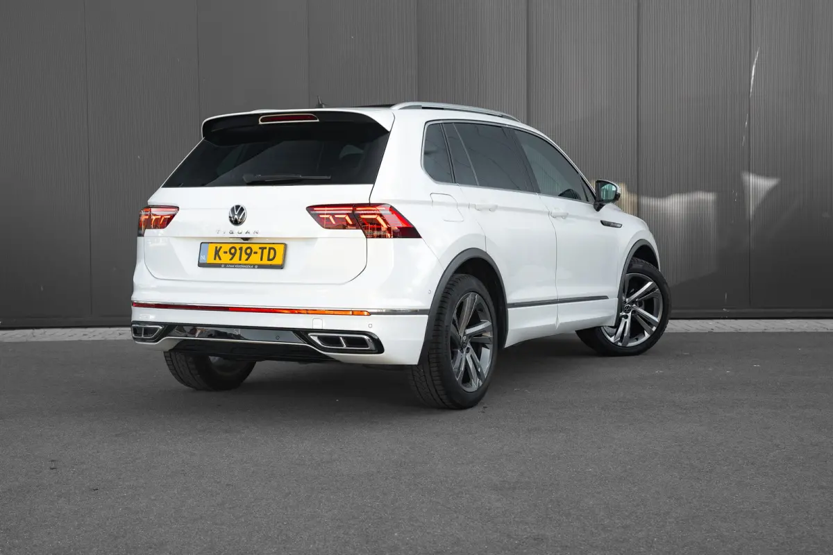 1.5 TSI 150pk 7-DSG R-Line Business+ | Panoramadak | 360 Camera | Head-Up | Dodehoeksensor | 19"