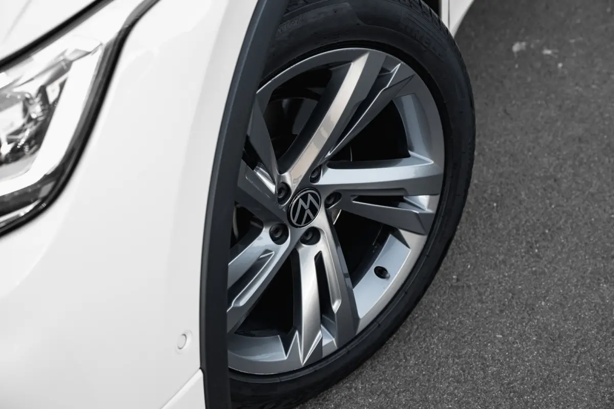 1.5 TSI 150pk 7-DSG R-Line Business+ | Panoramadak | 360 Camera | Head-Up | Dodehoeksensor | 19"