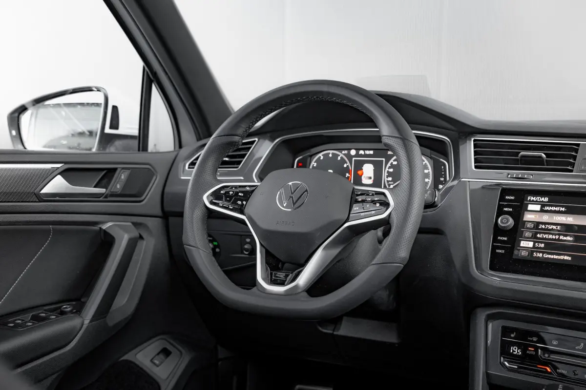 1.5 TSI 150pk 7-DSG R-Line Business+ | Panoramadak | 360 Camera | Head-Up | Dodehoeksensor | 19"