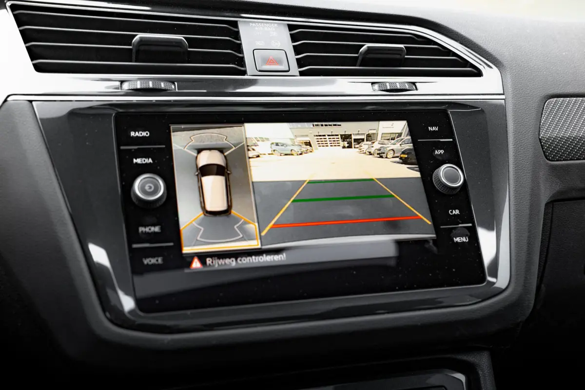1.5 TSI 150pk 7-DSG R-Line Business+ | Panoramadak | 360 Camera | Head-Up | Dodehoeksensor | 19"
