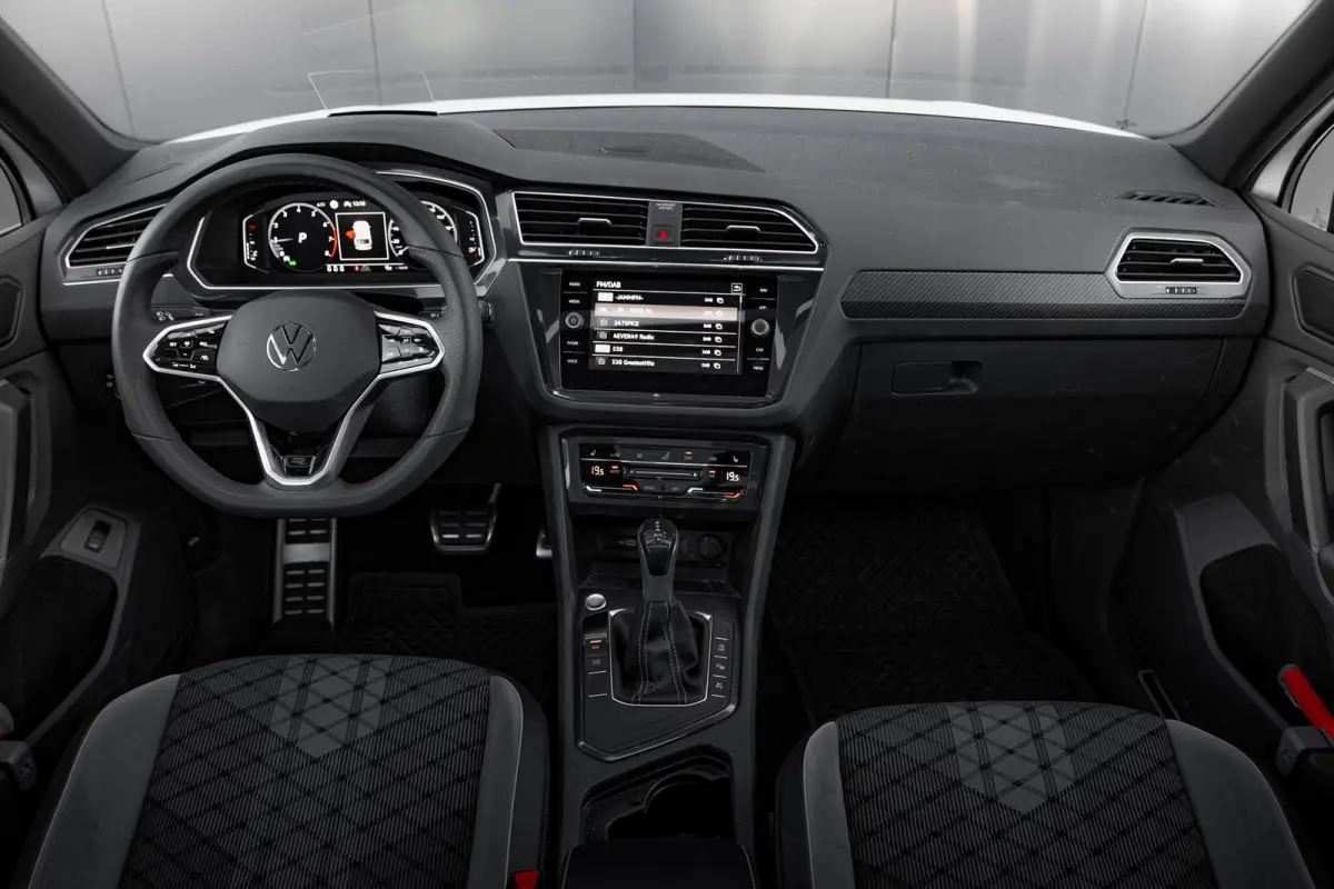 1.5 TSI 150pk 7-DSG R-Line Business+ | Panoramadak | 360 Camera | Head-Up | Dodehoeksensor | 19"