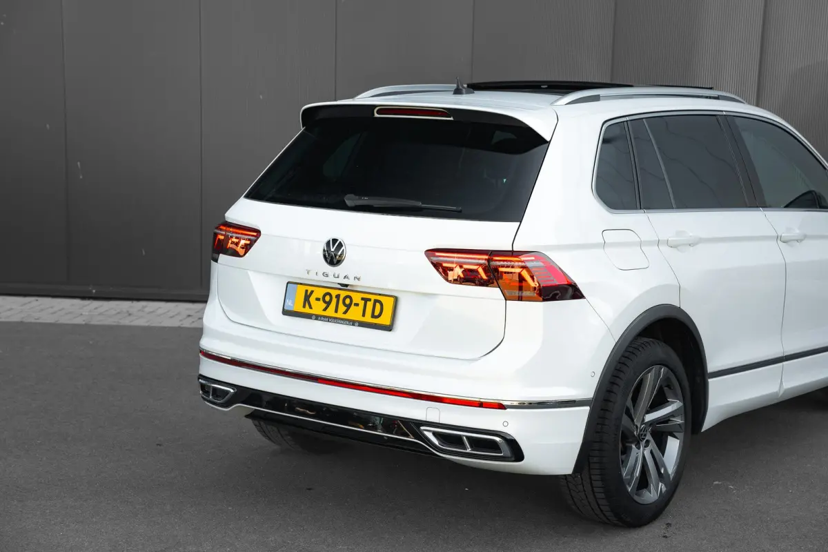 1.5 TSI 150pk 7-DSG R-Line Business+ | Panoramadak | 360 Camera | Head-Up | Dodehoeksensor | 19"