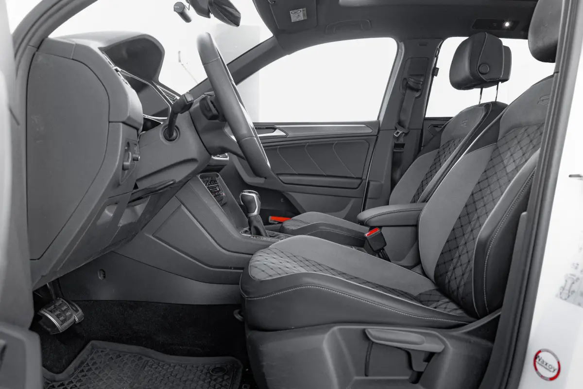 1.5 TSI 150pk 7-DSG R-Line Business+ | Panoramadak | 360 Camera | Head-Up | Dodehoeksensor | 19"