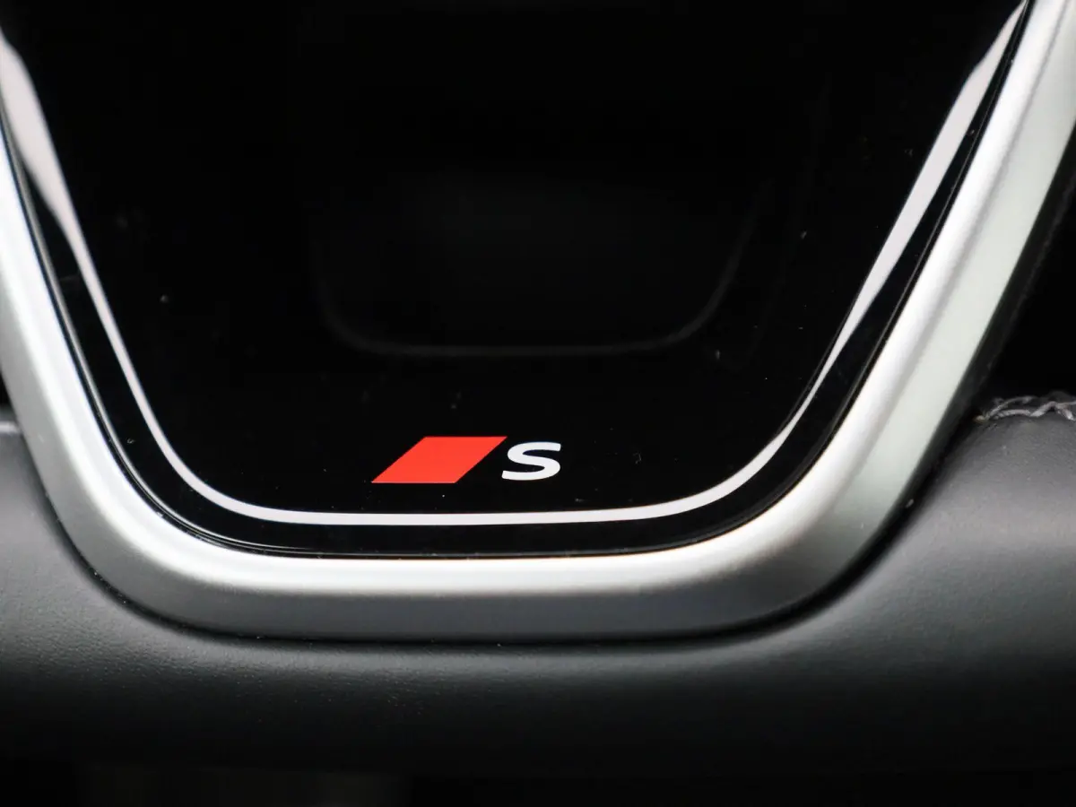 Avant 2.0 quattro S edition 299 PK | SoH 98% | 299 PK | S-line | Automaat | 360 Camera | Panorama glasdak | Adaptive Cruise Control | Stoelverwarming | Virtual Cockpit | LED Matrix | Lichtme