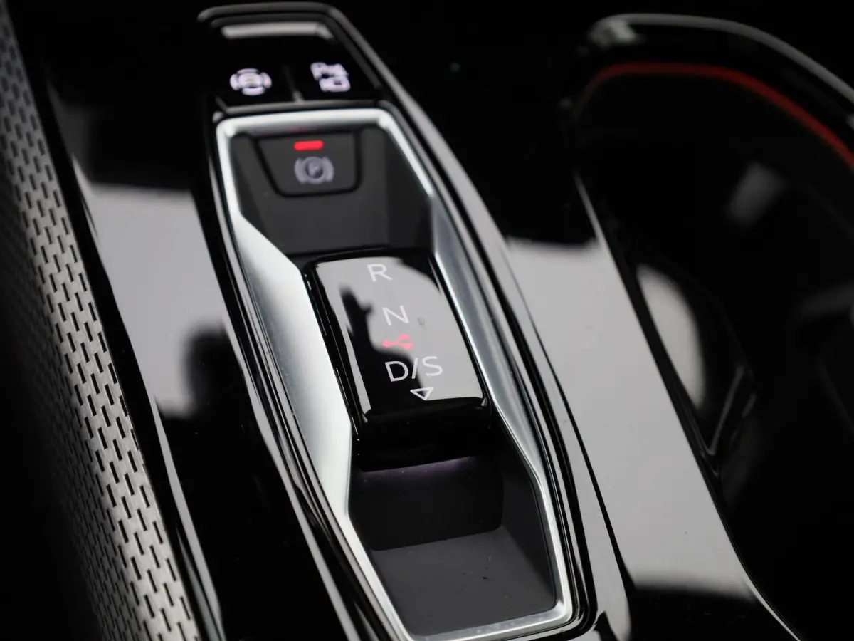 Avant 2.0 quattro S edition 299 PK | SoH 98% | 299 PK | S-line | Automaat | 360 Camera | Panorama glasdak | Adaptive Cruise Control | Stoelverwarming | Virtual Cockpit | LED Matrix | Lichtme