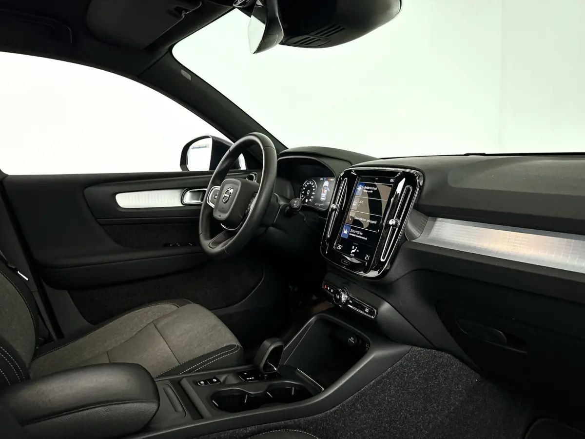 T2 Momentum Business | Park assist | Cruise control | Navigatie | Elektrische achterklep