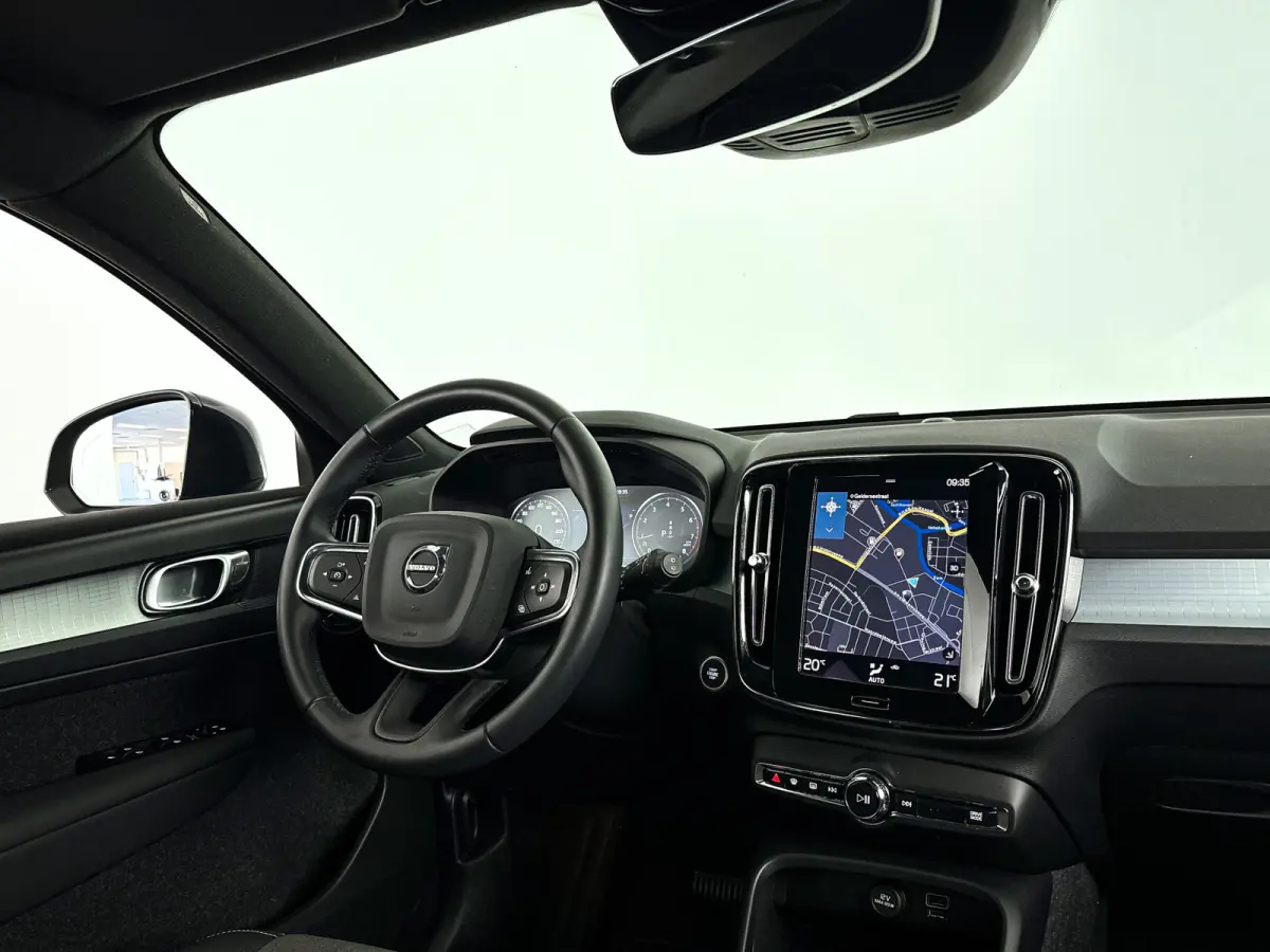 T2 Momentum Business | Park assist | Cruise control | Navigatie | Elektrische achterklep