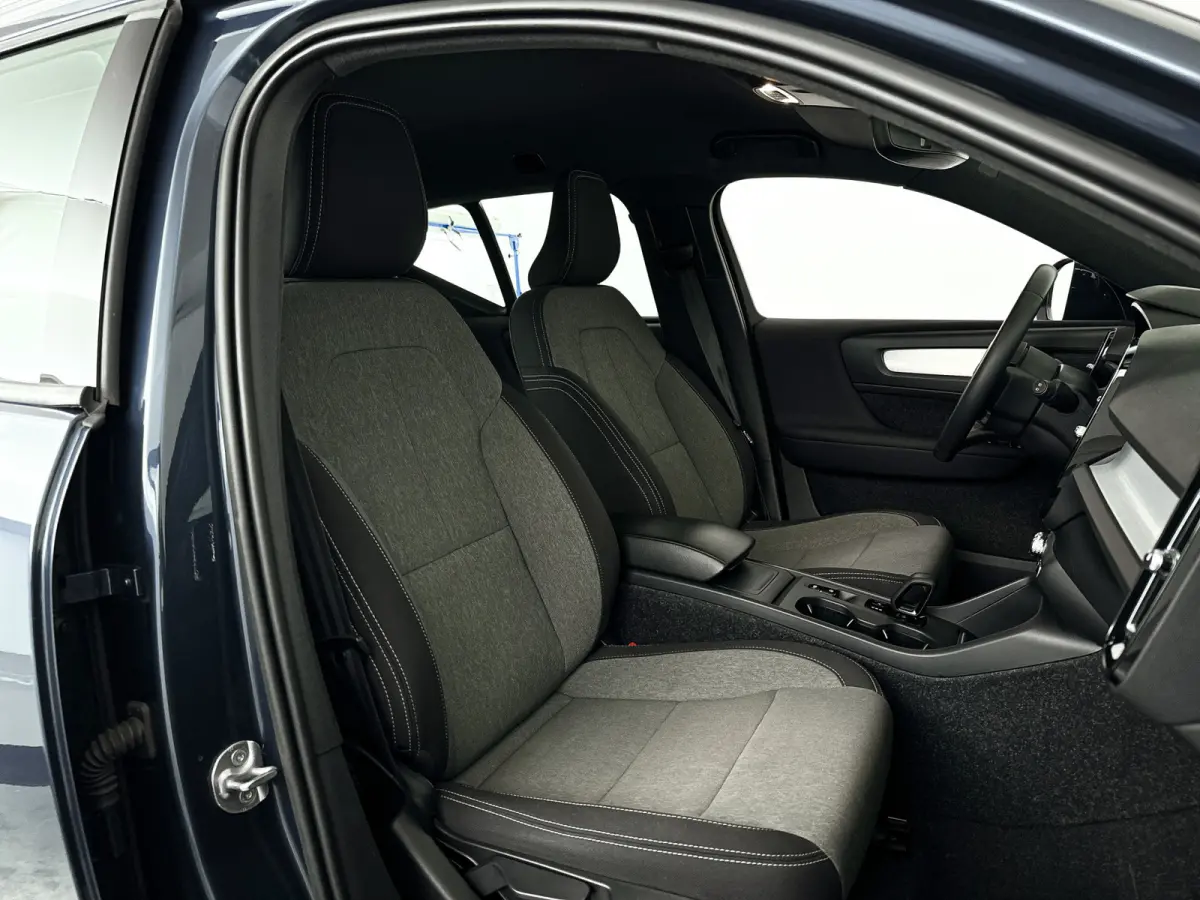 T2 Momentum Business | Park assist | Cruise control | Navigatie | Elektrische achterklep