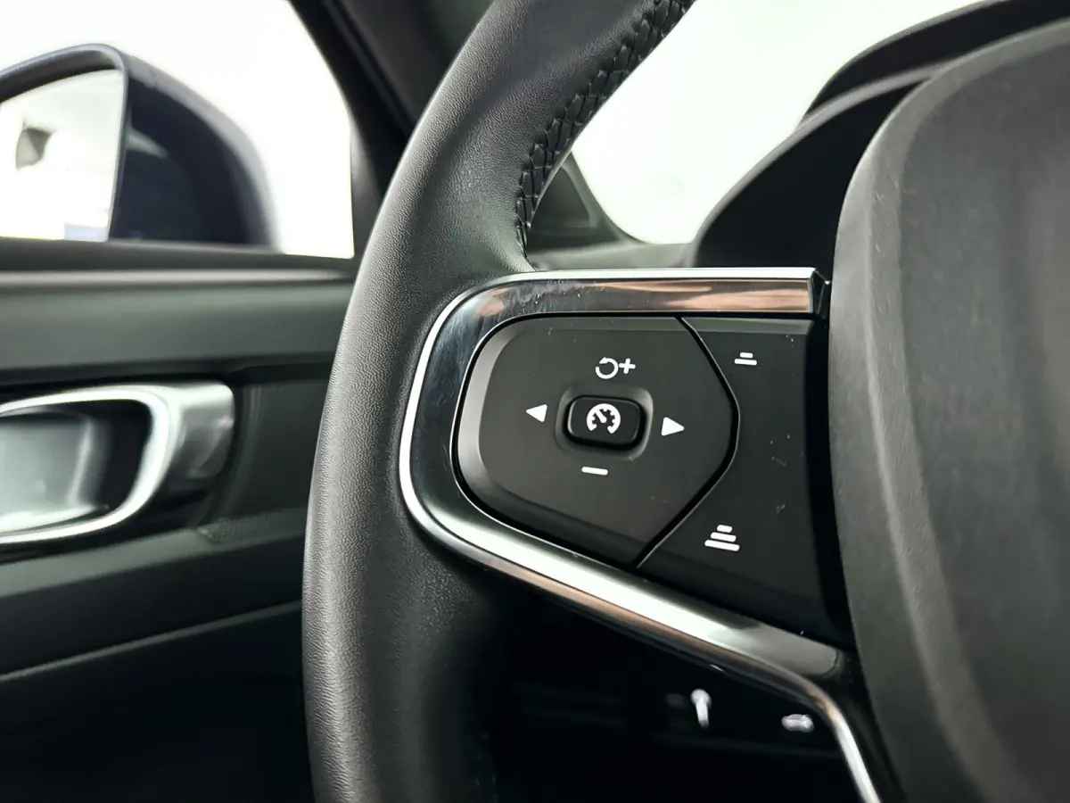 T2 Momentum Business | Park assist | Cruise control | Navigatie | Elektrische achterklep