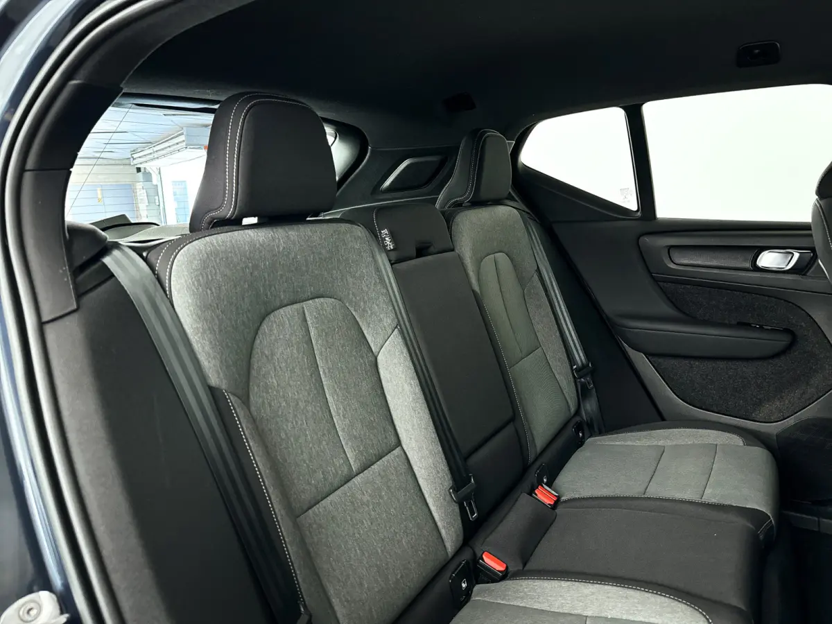 T2 Momentum Business | Park assist | Cruise control | Navigatie | Elektrische achterklep