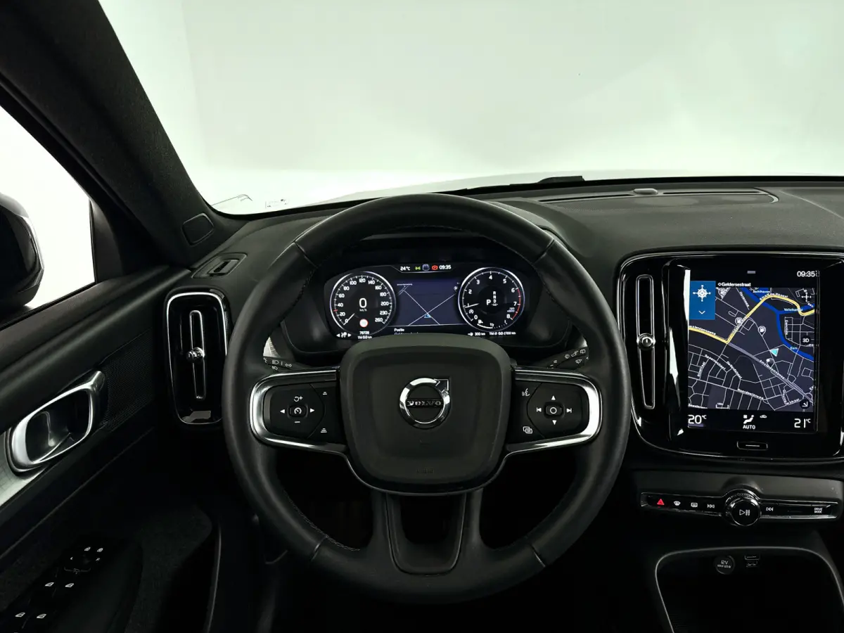 T2 Momentum Business | Park assist | Cruise control | Navigatie | Elektrische achterklep