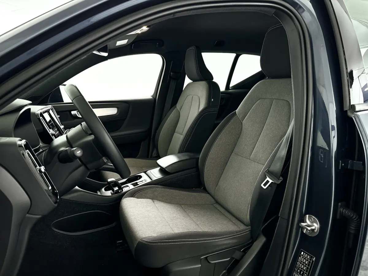 T2 Momentum Business | Park assist | Cruise control | Navigatie | Elektrische achterklep