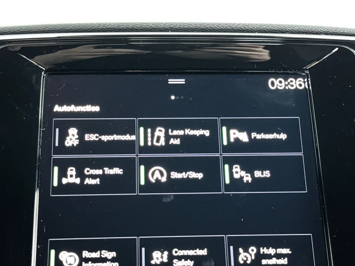 T2 Momentum Business | Park assist | Cruise control | Navigatie | Elektrische achterklep