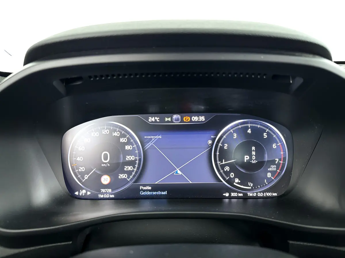 T2 Momentum Business | Park assist | Cruise control | Navigatie | Elektrische achterklep