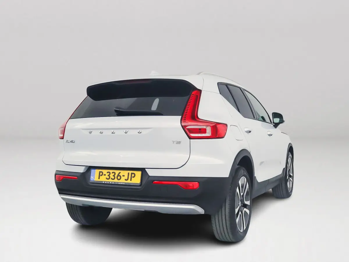 T2 Momentum | Parkeercamera | Cruise control | Navigatie | Climate control