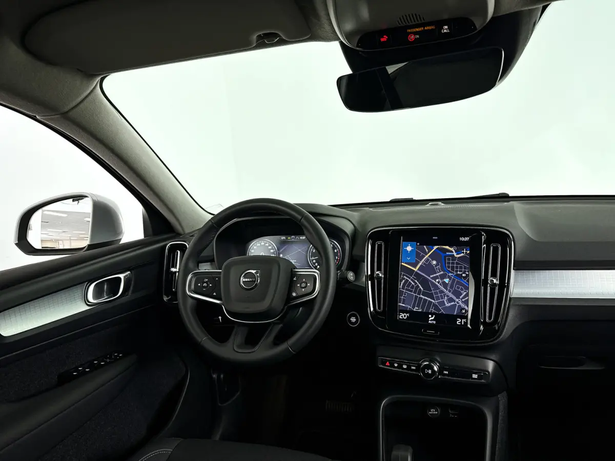 T2 Momentum | Parkeercamera | Cruise control | Navigatie | Climate control