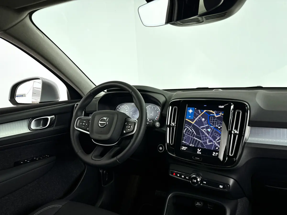 T2 Momentum | Parkeercamera | Cruise control | Navigatie | Climate control
