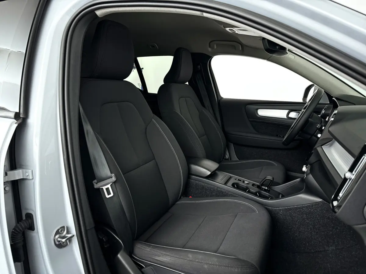 T2 Momentum | Parkeercamera | Cruise control | Navigatie | Climate control