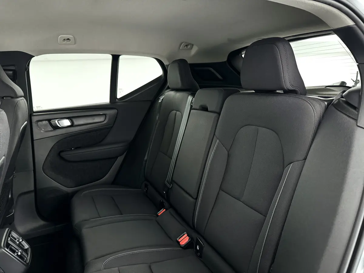 T2 Momentum | Parkeercamera | Cruise control | Navigatie | Climate control