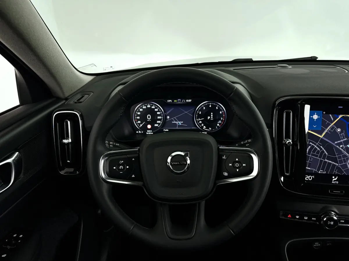 T2 Momentum | Parkeercamera | Cruise control | Navigatie | Climate control