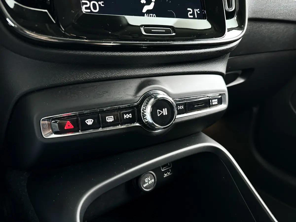 T2 Momentum | Parkeercamera | Cruise control | Navigatie | Climate control