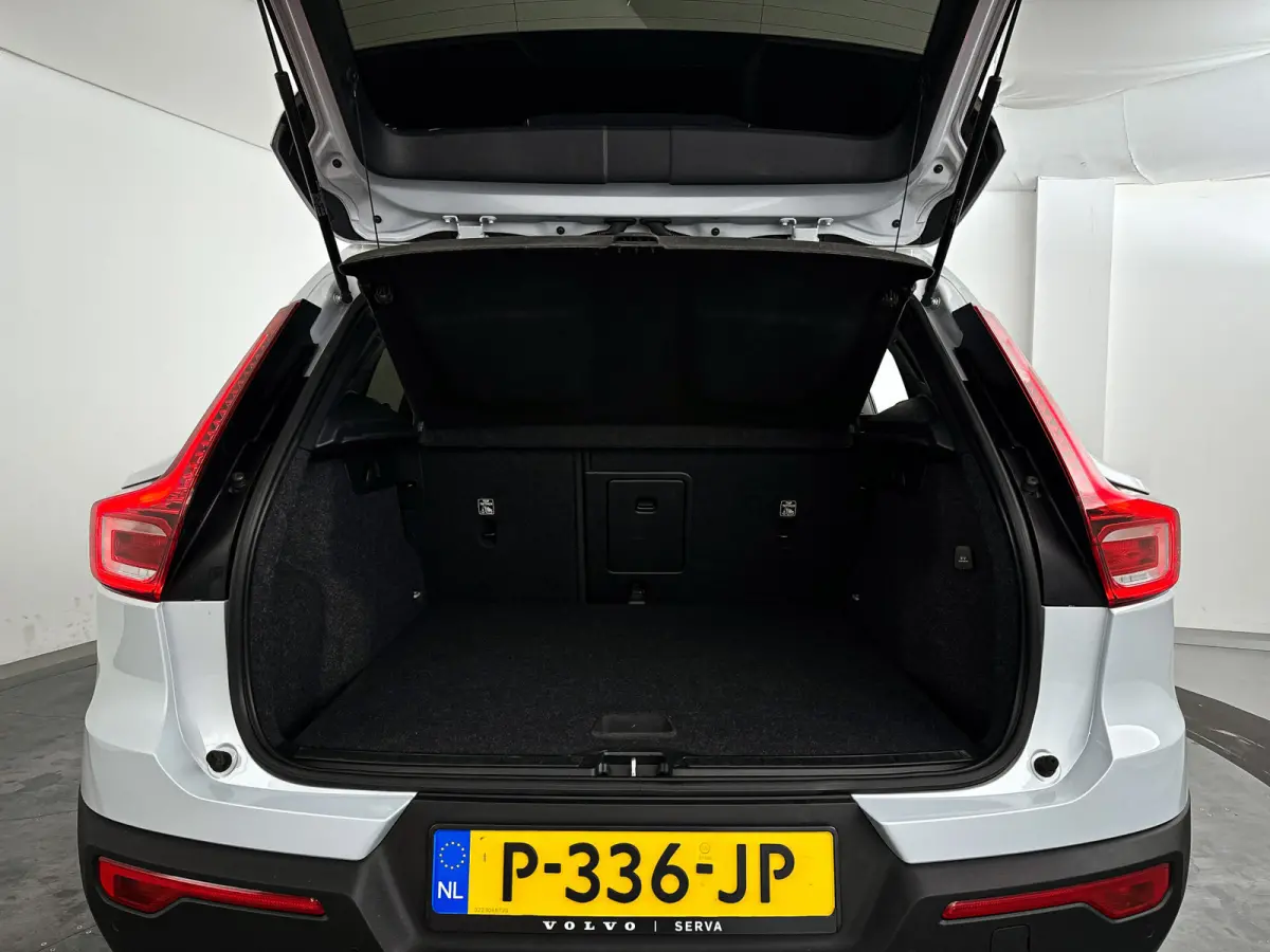 T2 Momentum | Parkeercamera | Cruise control | Navigatie | Climate control