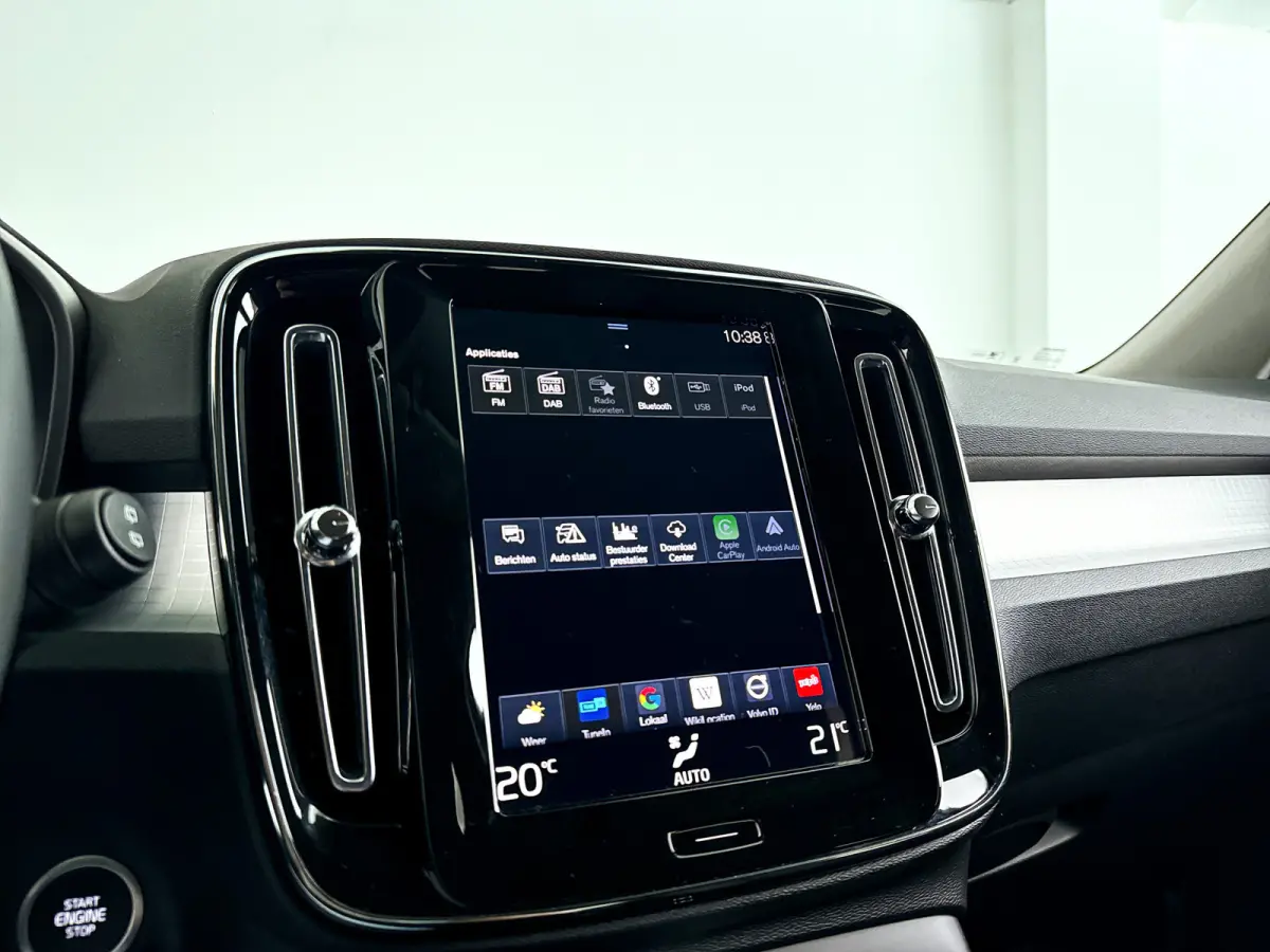 T2 Momentum | Parkeercamera | Cruise control | Navigatie | Climate control