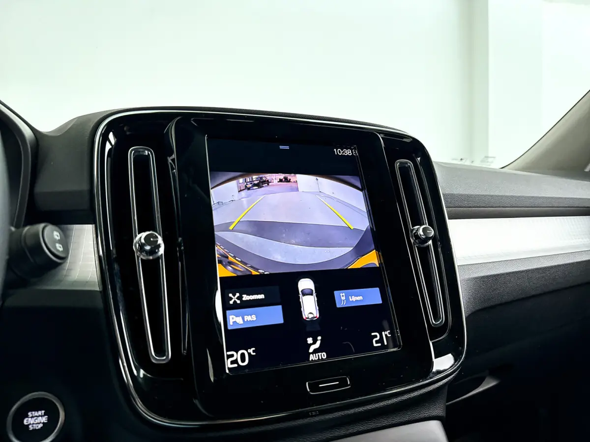 T2 Momentum | Parkeercamera | Cruise control | Navigatie | Climate control