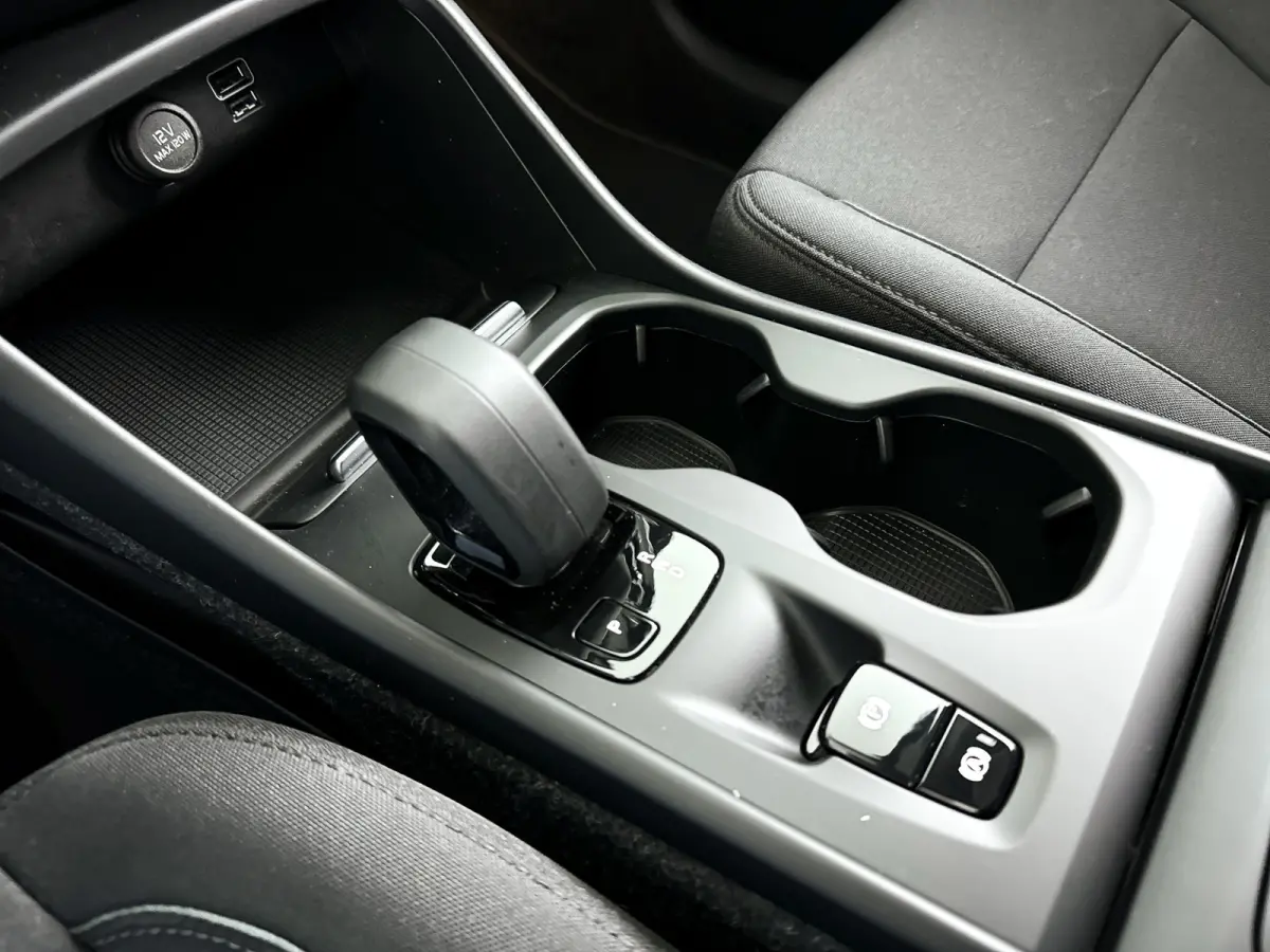 T2 Momentum | Parkeercamera | Cruise control | Navigatie | Climate control