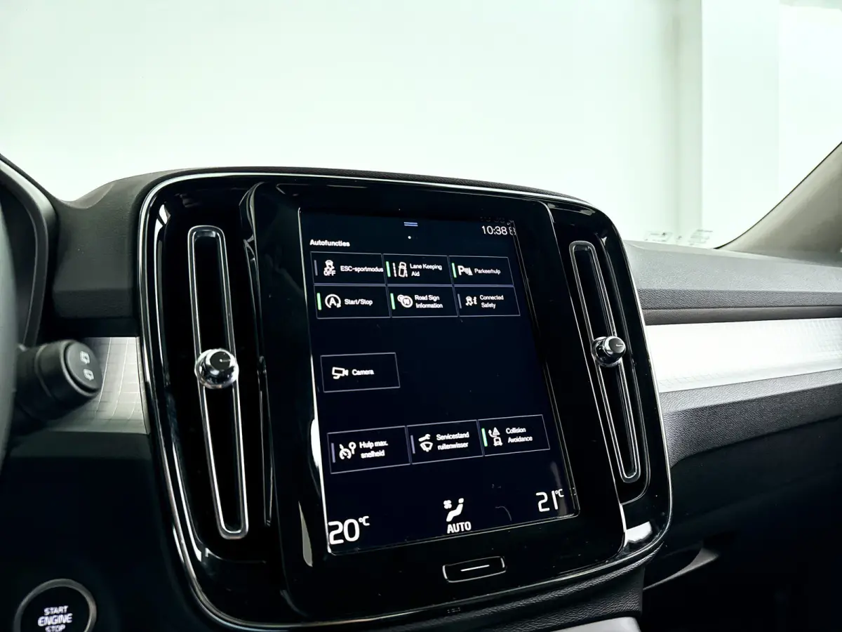 T2 Momentum | Parkeercamera | Cruise control | Navigatie | Climate control