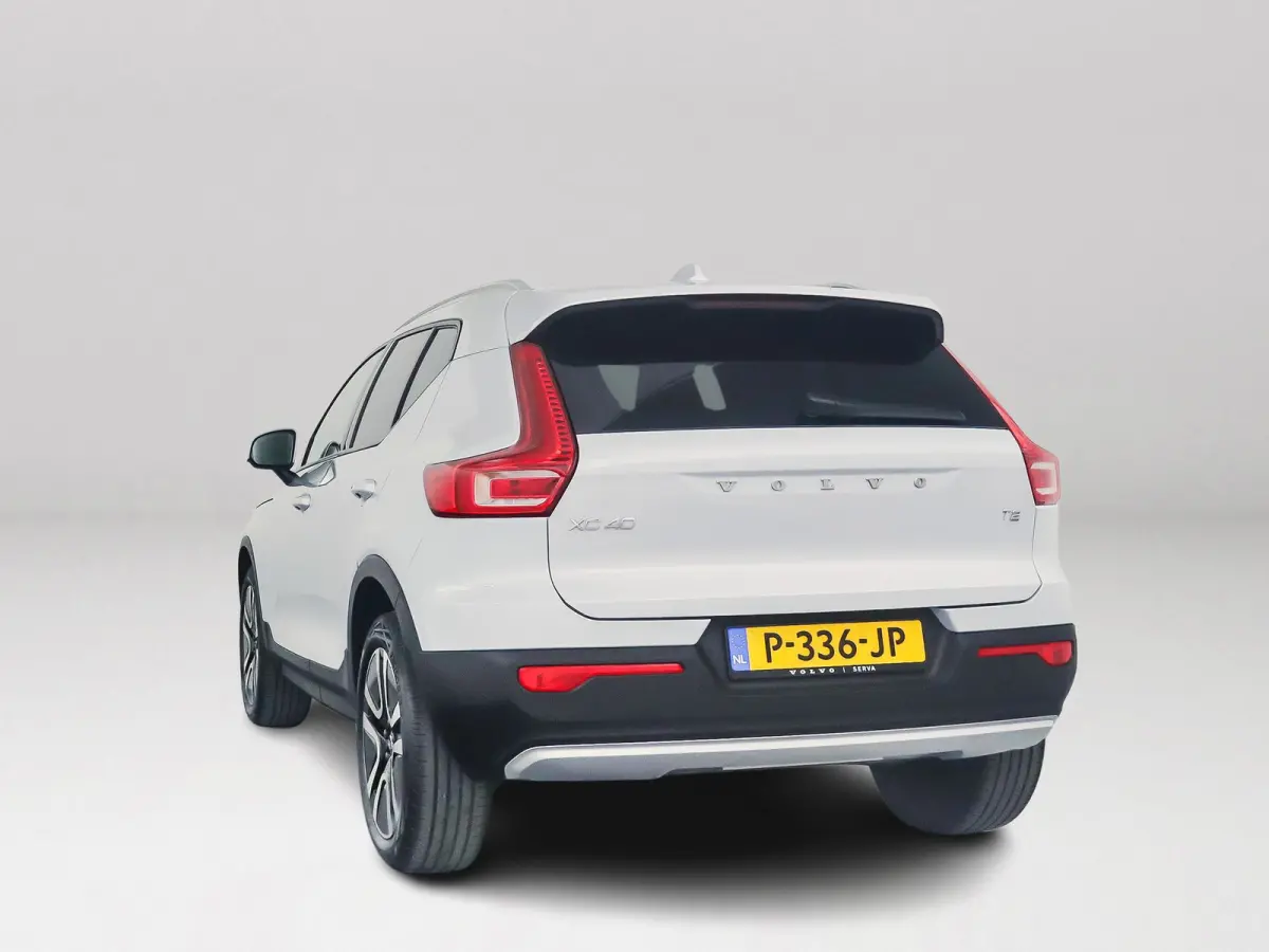 T2 Momentum | Parkeercamera | Cruise control | Navigatie | Climate control