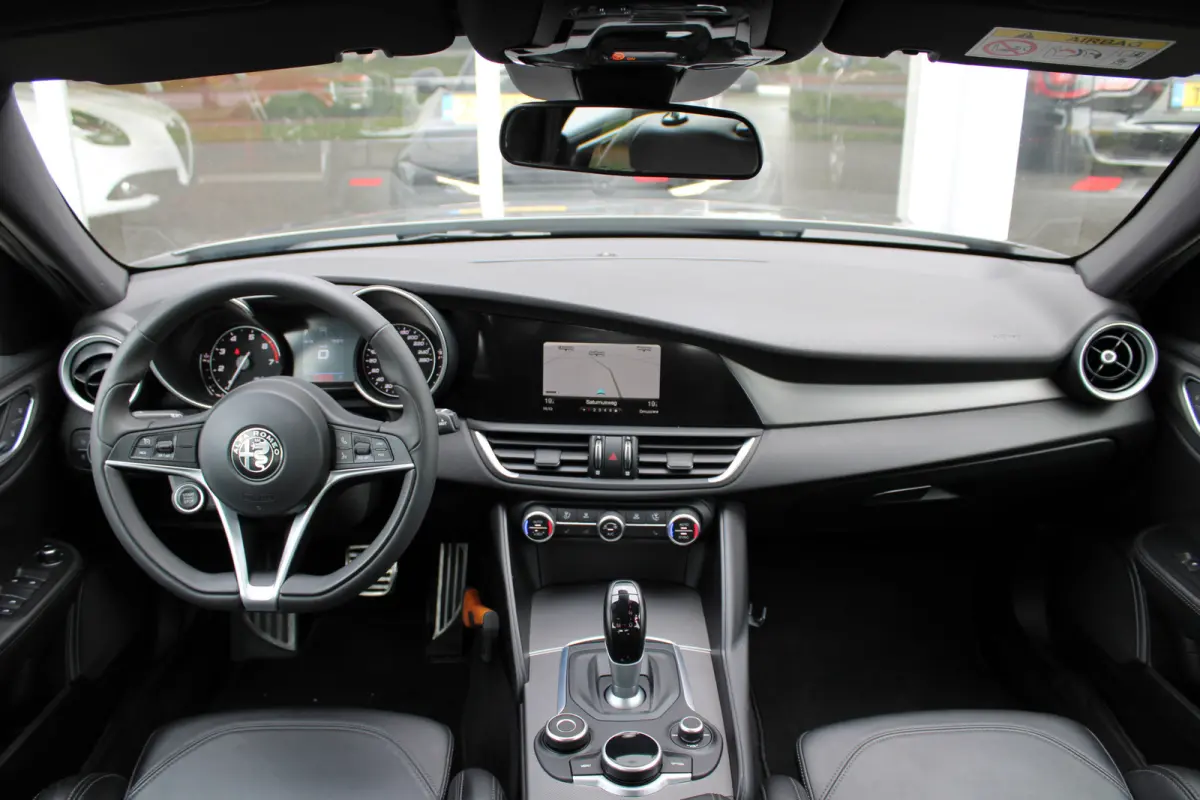 2.0T Super | Veloce interieur | Stuur\stoel verwarming | Xenon | Regen\lichtsensor 19" velgen