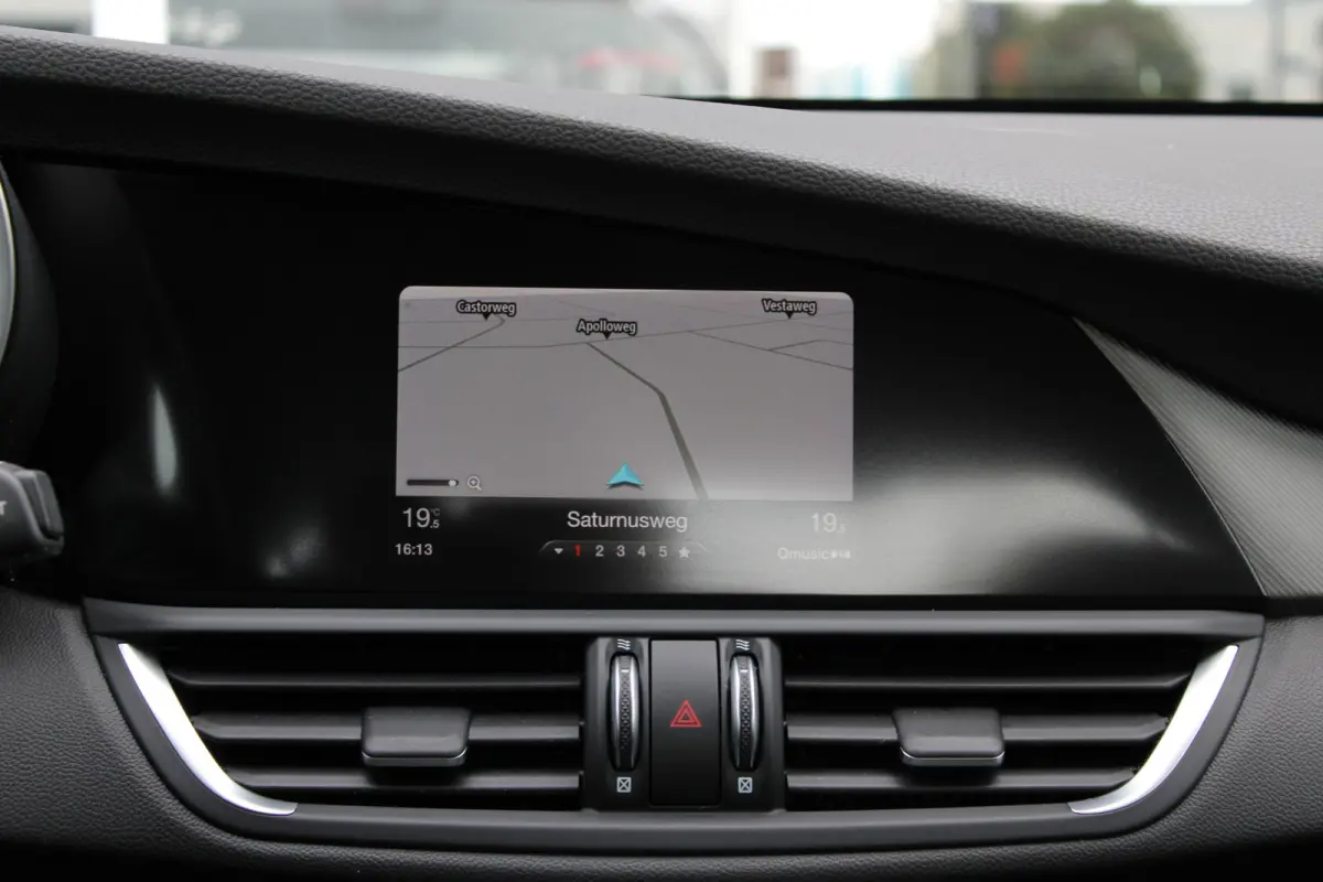 2.0T Super | Veloce interieur | Stuur\stoel verwarming | Xenon | Regen\lichtsensor 19" velgen