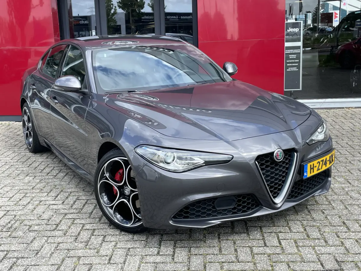 2.0T Super | Veloce interieur | Stuur\stoel verwarming | Xenon | Regen\lichtsensor 19" velgen