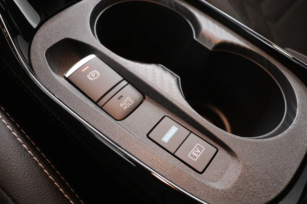 1.6 Hybrid N-Design | Adaptieve Cruise Control | 360 Camera | BOSE Audio | Stoel- & Stuurverw. |