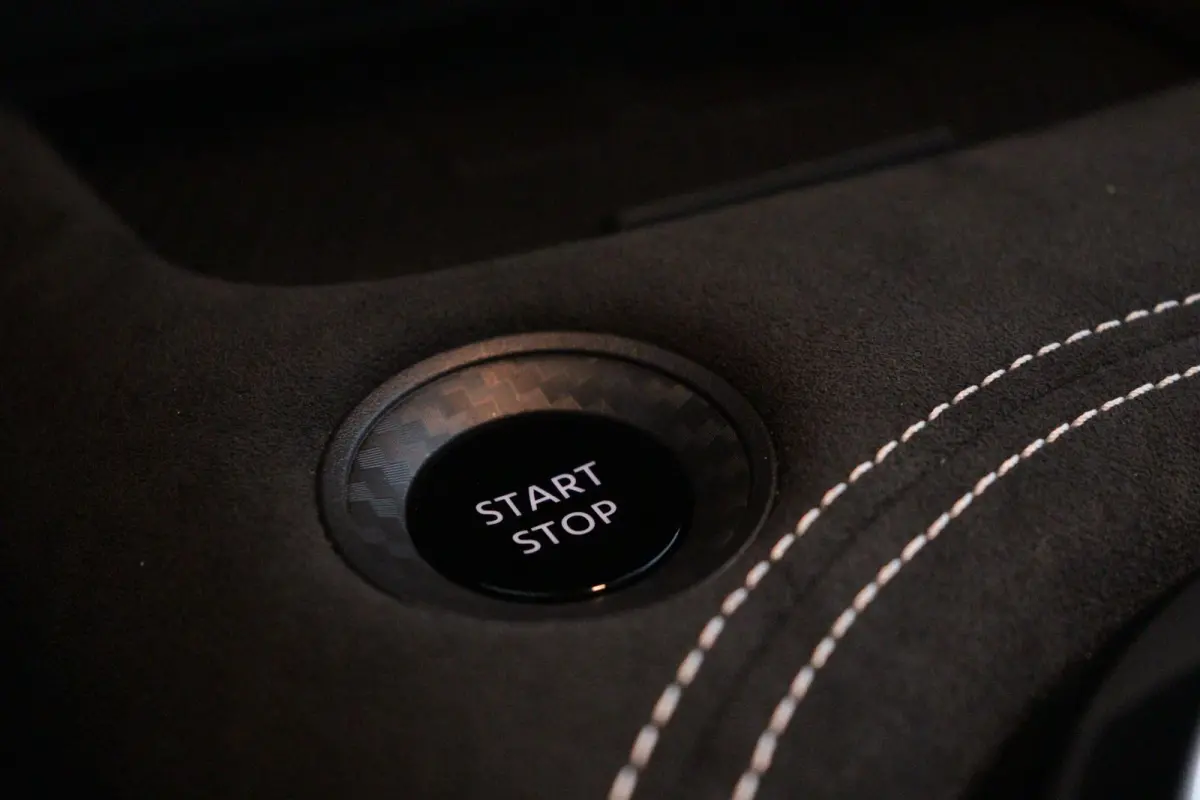 1.6 Hybrid N-Design | Adaptieve Cruise Control | 360 Camera | BOSE Audio | Stoel- & Stuurverw. |