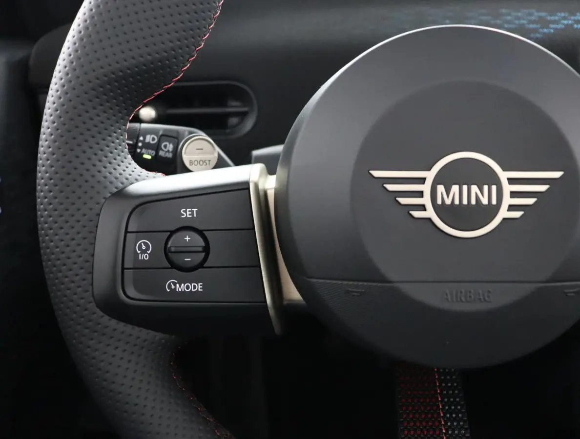 C | JCW Uitvoering | Pakket M | Head up Display | Harman Kardon | Achteruitrijcamera